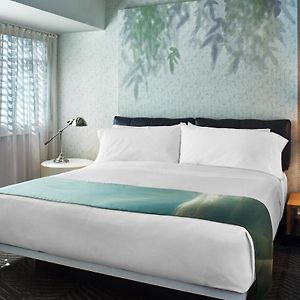 One-Bedroom Queen Suite